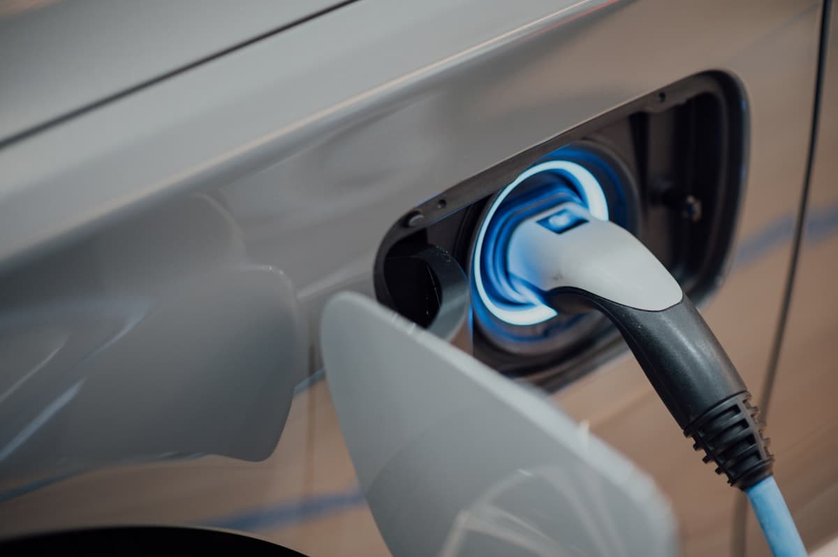 Location Électrique chez SIXT Orly — Tesla, Hyundai Ioniq 5, Mercedes EQ