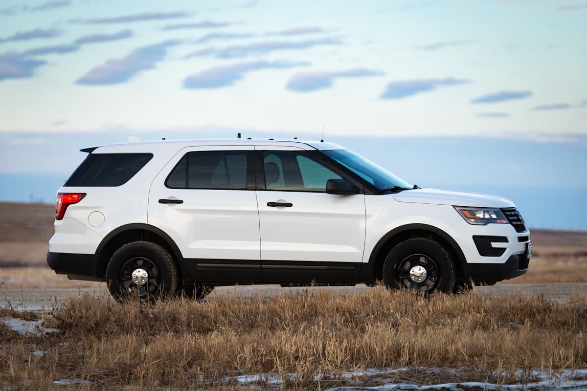 Location SUV familial chez SIXT Orly — Ford Explorer, Peugeot 3008, BMW X1